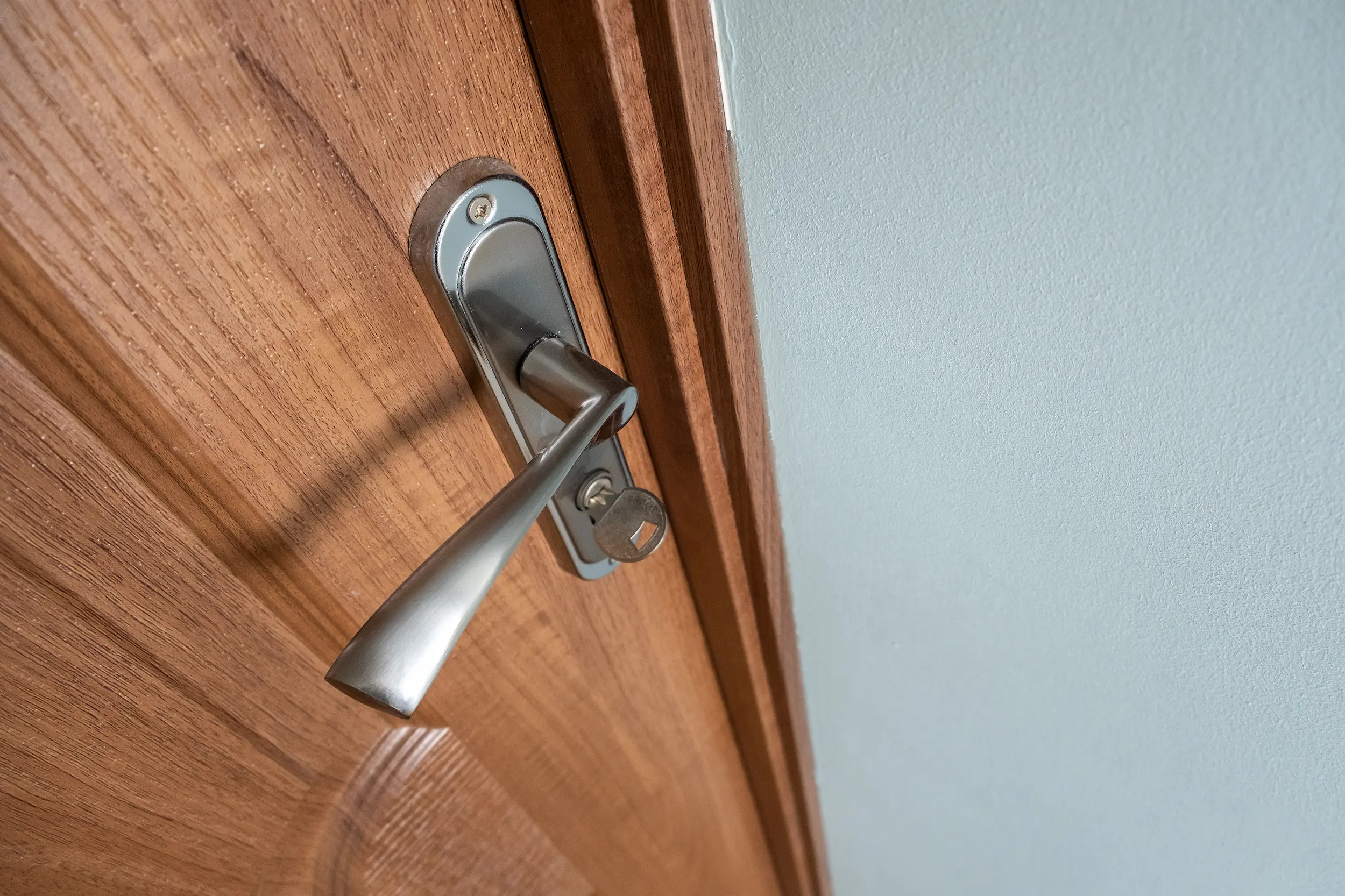 close-up-of-a-metal-door-handle-on-wooden-doors-2026-01-07-02-13-05-utc